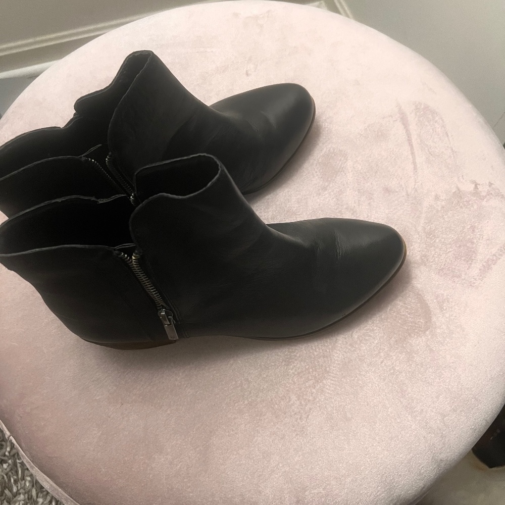 Black leather Bootie